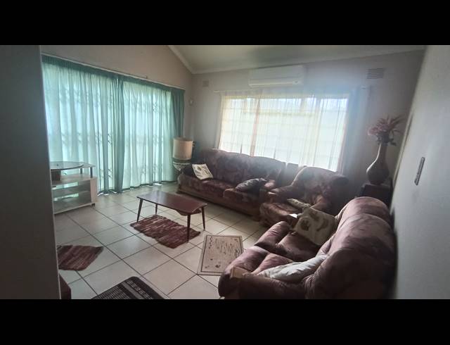 2 BEDROOM DUPLEX FOR SALE IN ESCOMBE
